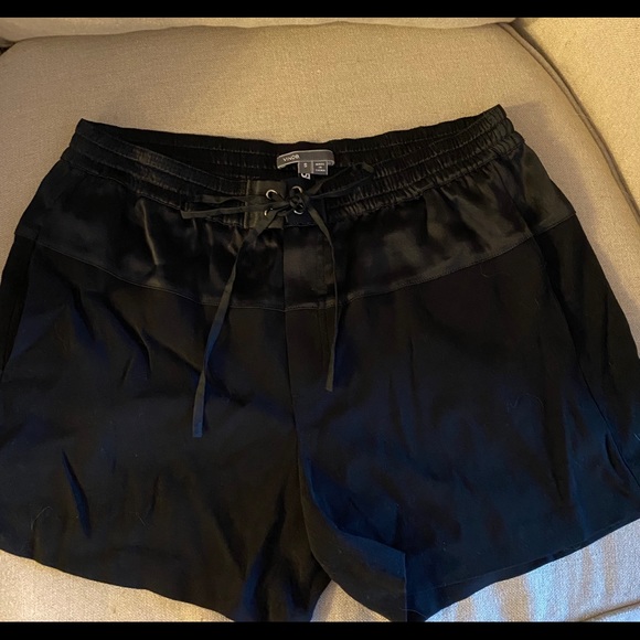 Vince Women’s Black Drop-yoke Boxer Shorts in Size Small - Picture 3 of 6